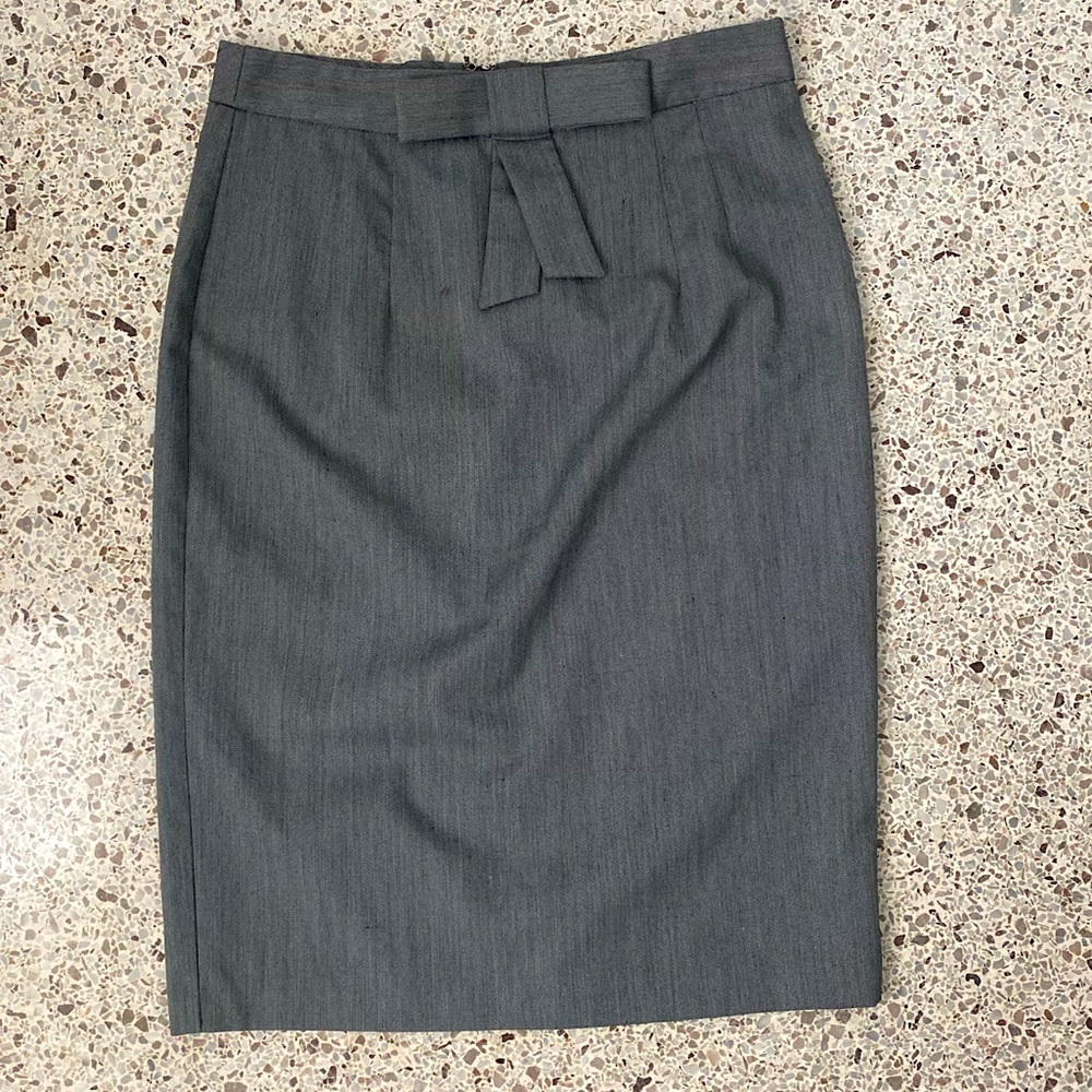 Forever 21 - GREY PENCIL SKIRT WITH BACK SLIT & ZIPPER - SIZE MEDIUM